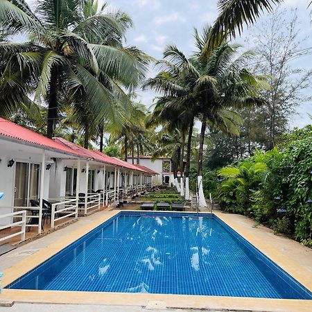 Arabian Sea Beach Resort Morjim Esterno foto