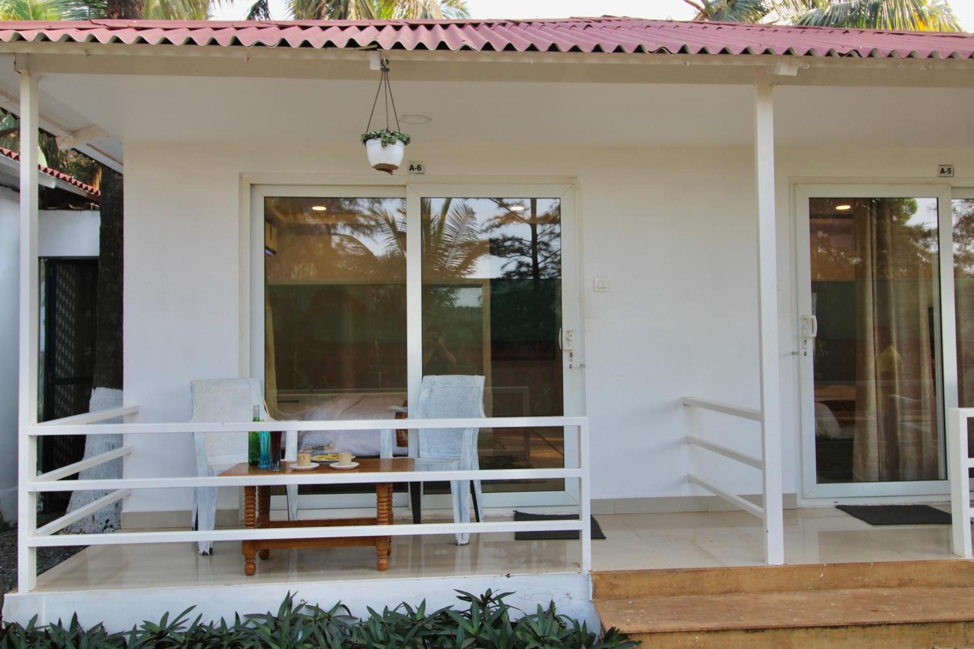 Arabian Sea Beach Resort Morjim Esterno foto