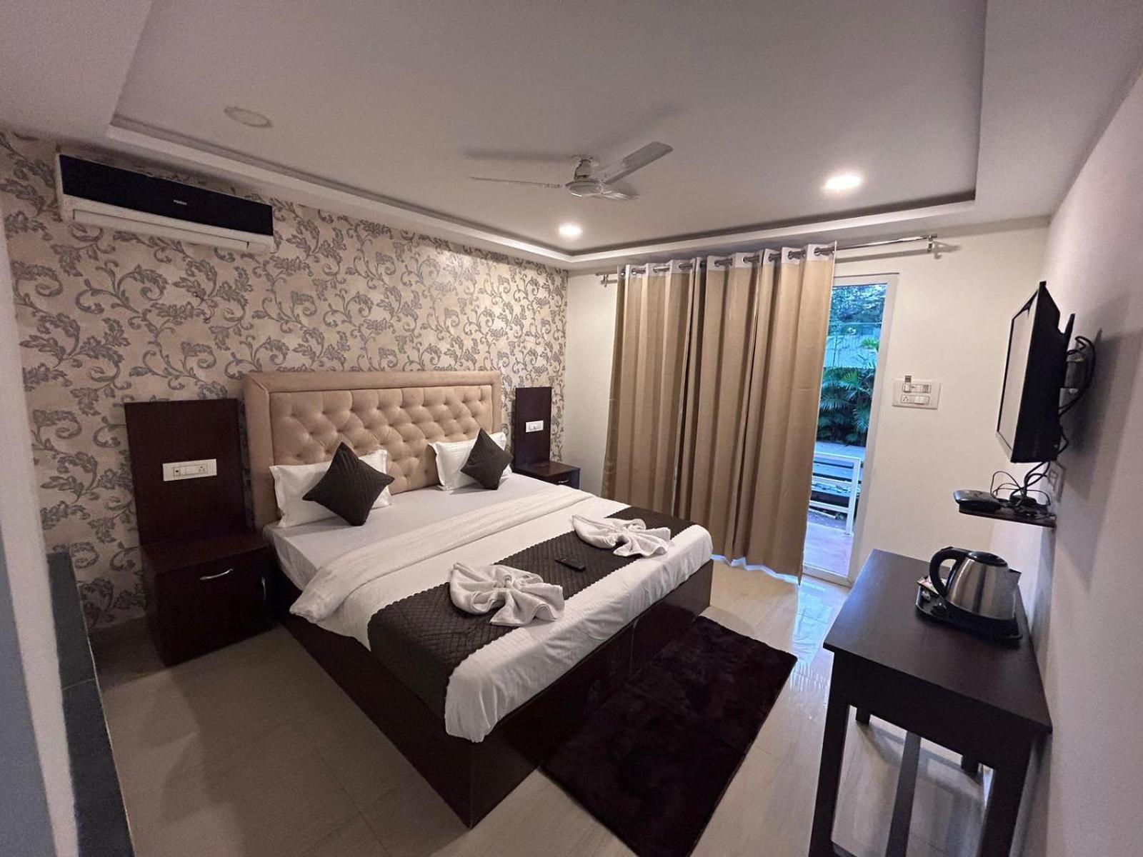 Arabian Sea Beach Resort Morjim Esterno foto