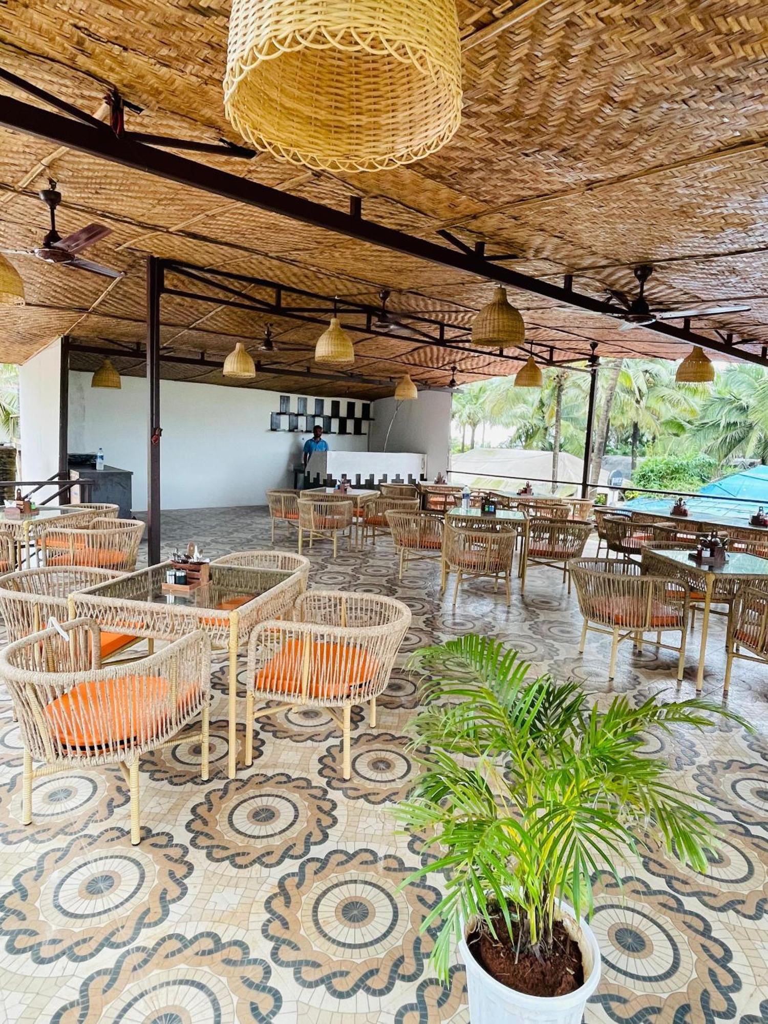 Arabian Sea Beach Resort Morjim Esterno foto