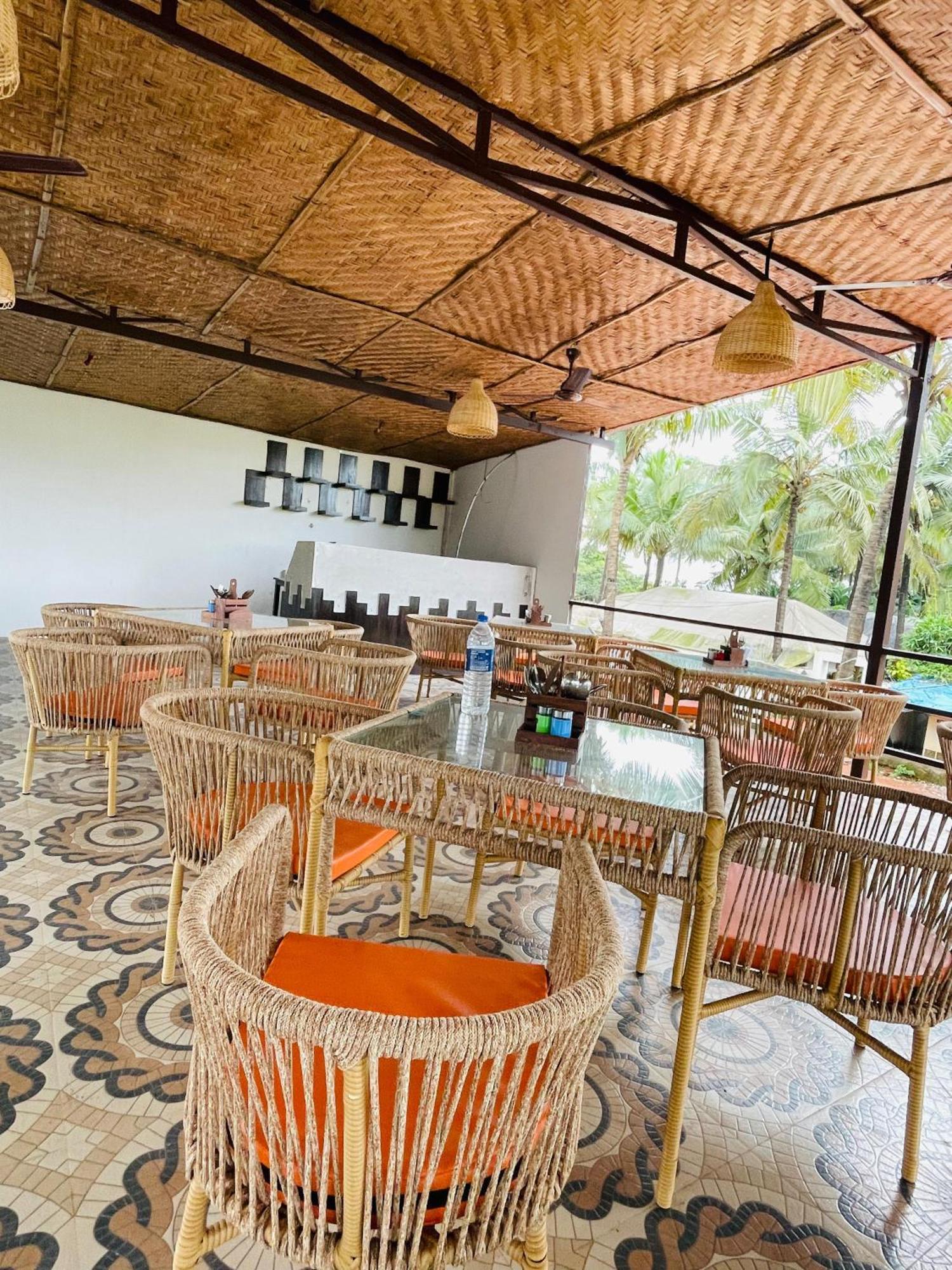 Arabian Sea Beach Resort Morjim Esterno foto