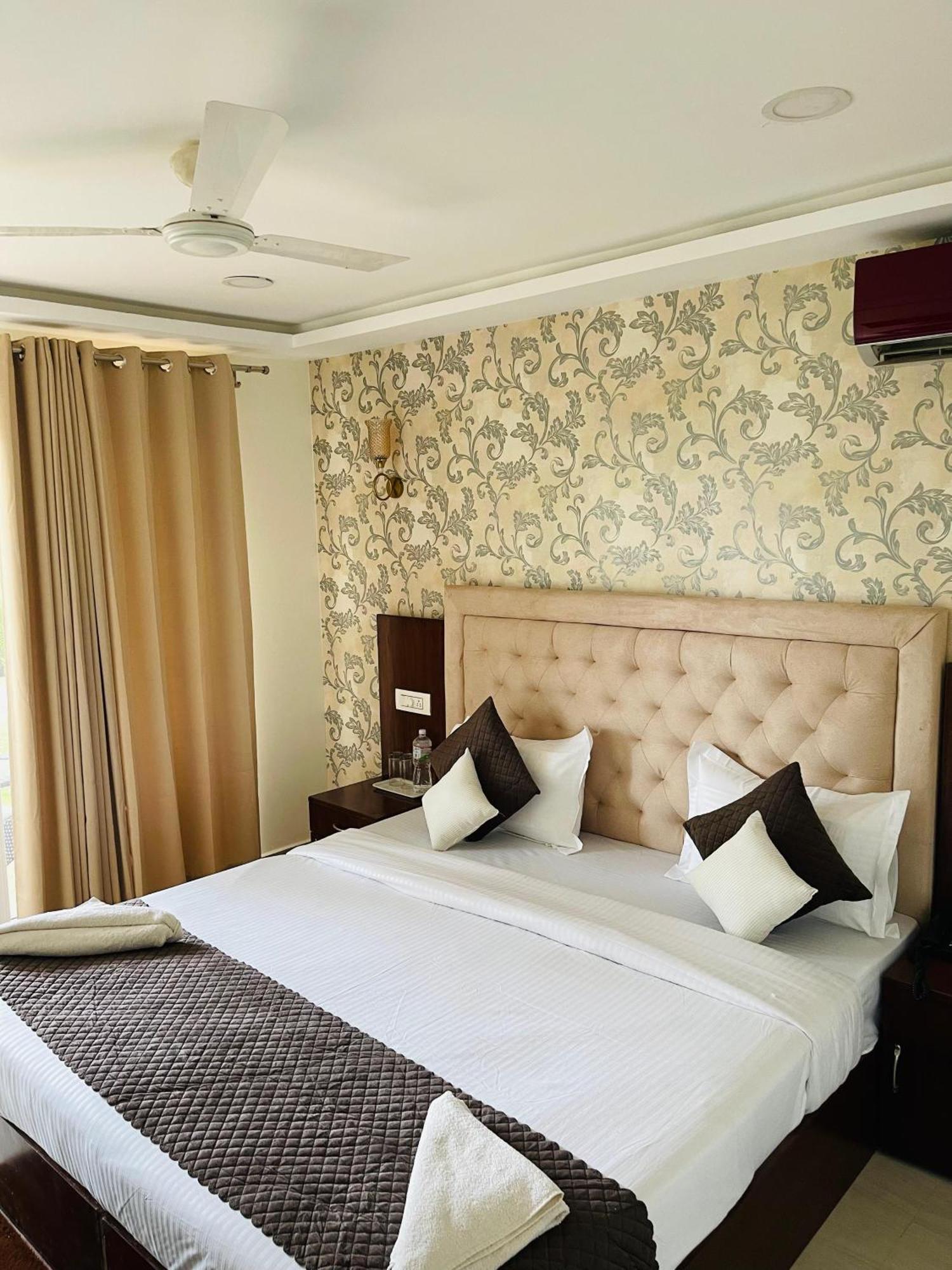 Arabian Sea Beach Resort Morjim Esterno foto