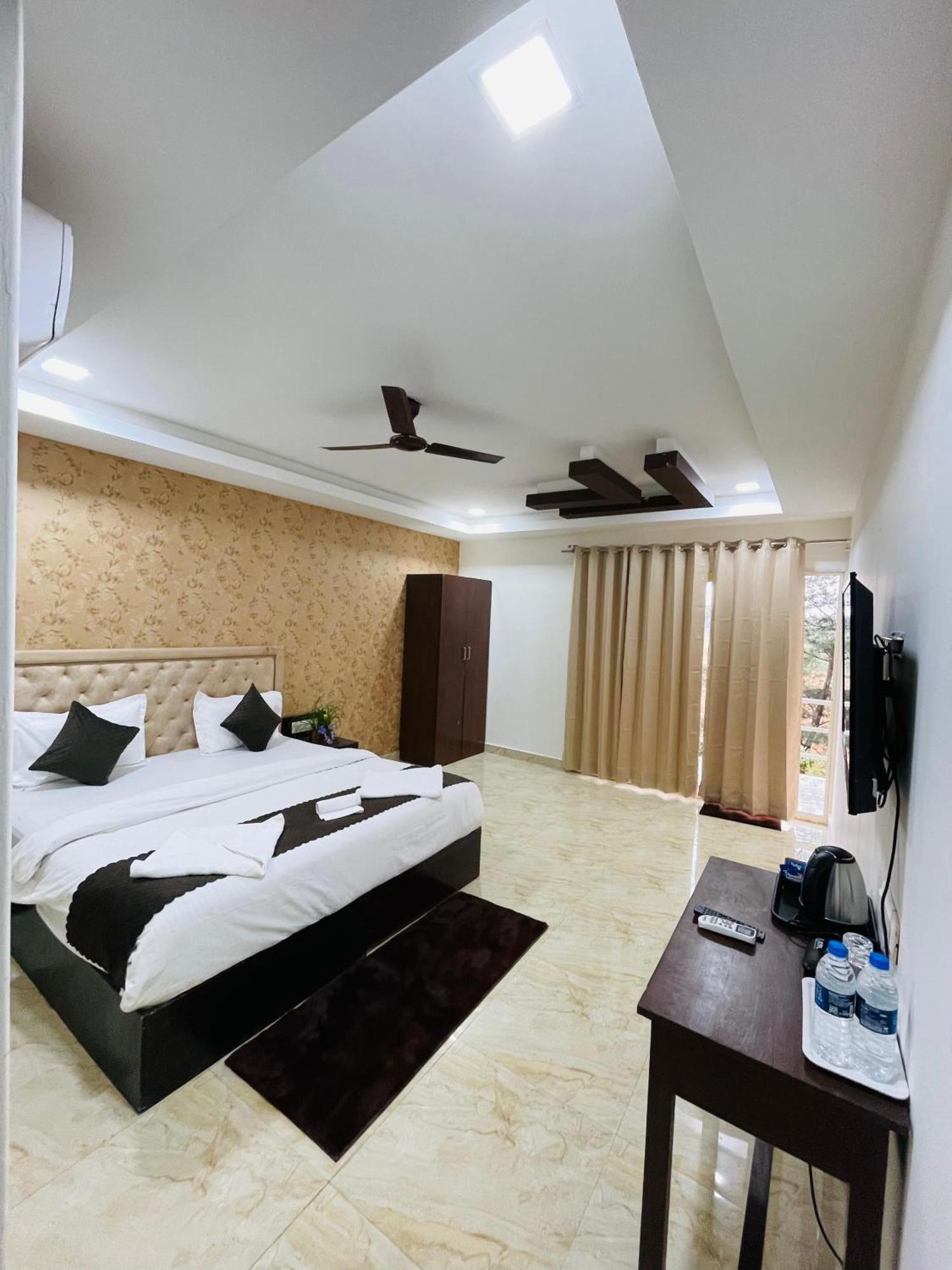 Arabian Sea Beach Resort Morjim Esterno foto