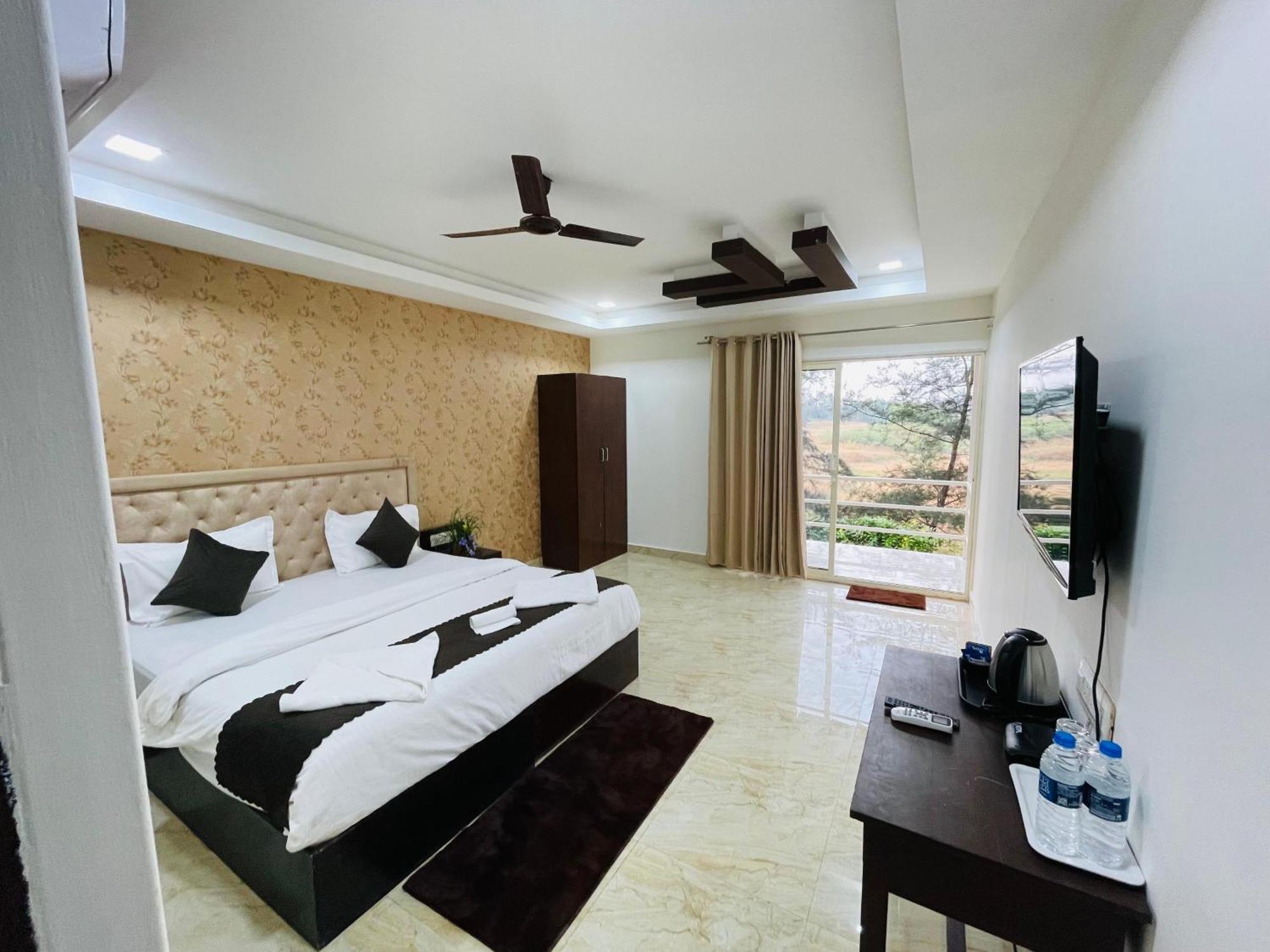 Arabian Sea Beach Resort Morjim Esterno foto